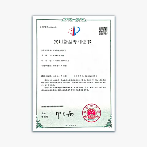 Water- and UV-resistant cable (scan)