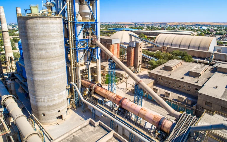 Cement production plant with silos and processing equipment